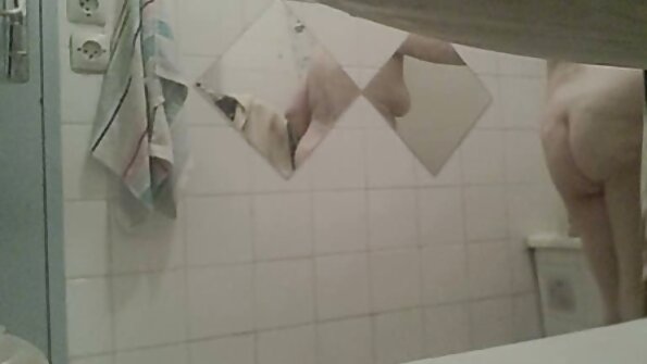 MILF Rose Monroe wird von einem glatzköpfigen Hengst gefickt