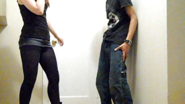 Ashlyn Molloy und Lilly Evans fingern sich gegenseitig