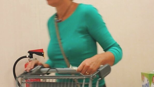 Die geile Blondine Brooklyn Blue fis ein böses Farmküken