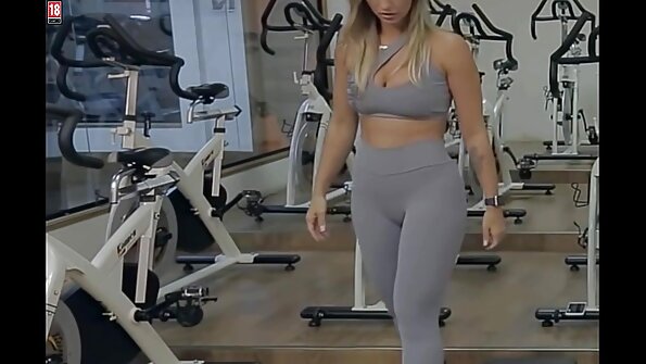 A. J. Applegate feiert SPD mit Interracial Anal