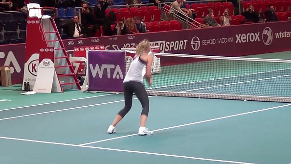 แม่เปียกร่วมเพศลูกชายแขวนของเธอในห้องอาบน้ำ