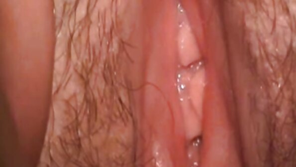 Alina ให้ blowjob ที่ยอดเยี่ยมกับพนักงานเสิร์ฟในห้อง