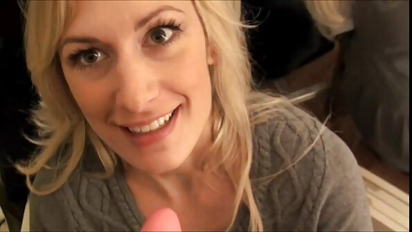 Natalia Starr ทำให้ร่างกายแน่นของเธอกระแทกอย่างเต็มที่