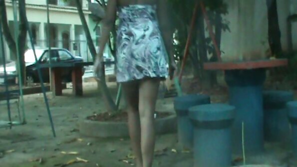 สวย mama กับ ยิ่งใหญ่ titties มี สาม ทาง