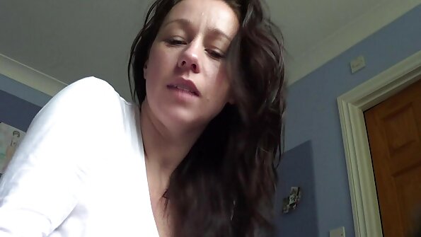 Latina Apolonia Lapiedra หรูหราใช้ไก่ดำขนาดใหญ่