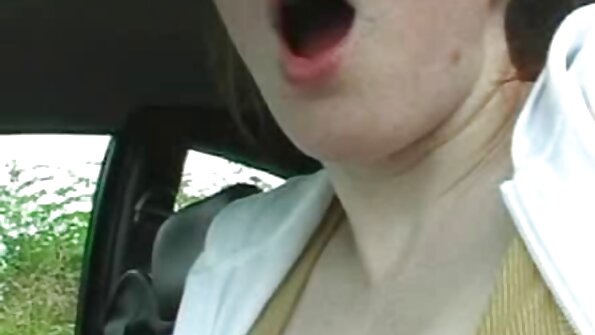 Maskierte Damen beschlossen, einen steifen weißen Schwanz zu teilen