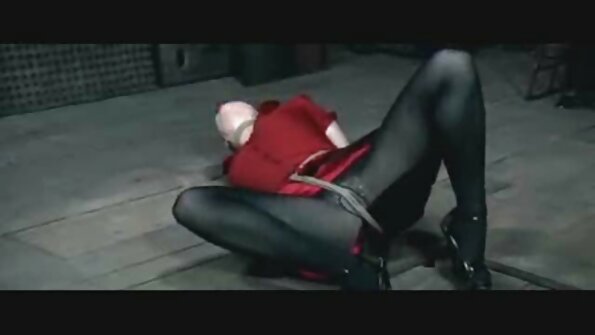 Bimbo Babe Kayla Kayden reitet den Schwanz des Klempners