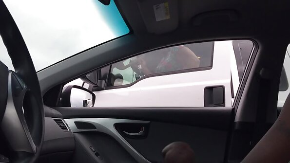 Stella Cox bekommt ihren vollbusigen Körper vor der Gesichtsbehandlung gefickt