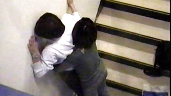 แม่บ้าน Mia Pearl ได้รับระยำในครัวของเธอ