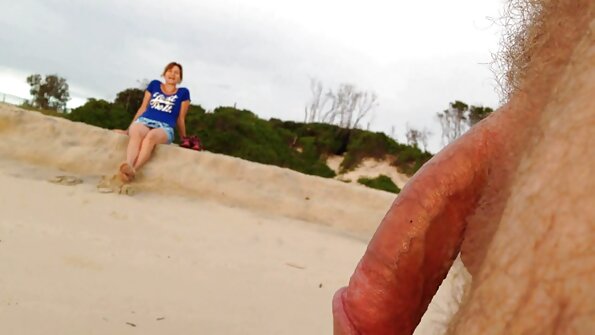 MILF Mona Kim อวดชายหนุ่มทั้งหมดที่มีให้รู้