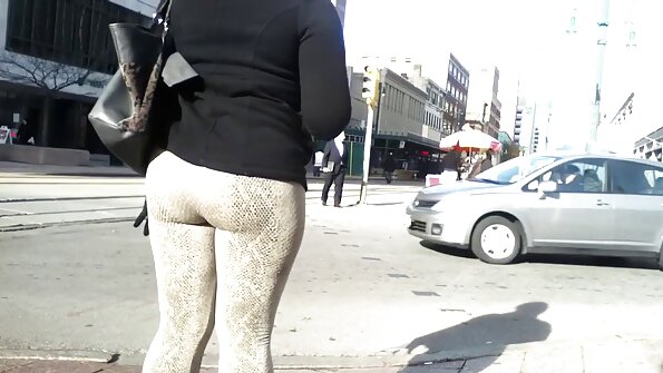 Schöne MILF Kenzie Taylor lutscht den Schwanz ihres Stiefsohns