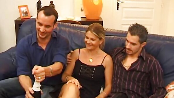 Vollbusige Blondine pflügte hart im falschen Taxi