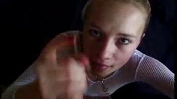 Die kurvige MILF Diana muss jeden Tropfen Sperma schlucken