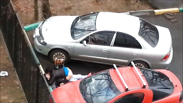 Jessa Rhodes MILF ที่สวยงามช่วยให้ไก่สองตัวมีเพศสัมพันธ์กับเธอ