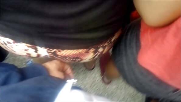 Wunderschönes KükenMia will einen Geschmack von diesem Arschloch