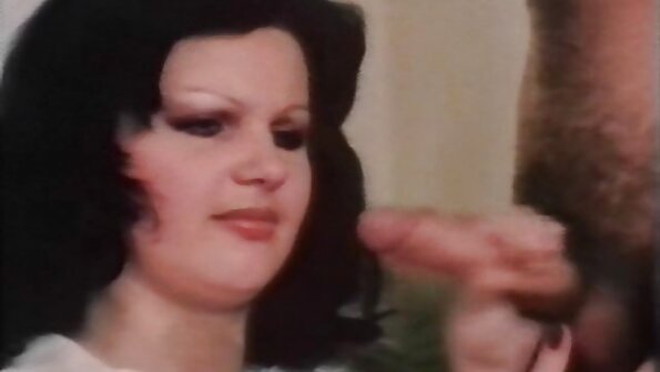 Sneaky ลูกเลี้ยง เพศสัมพันธ์ ถัดจาก แม่ เปลือย ของพวกเขา