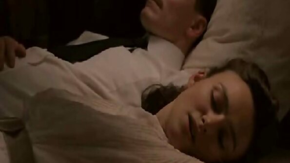 เงี่ยน MILF Apolonia Lapiedra ร่วมเพศในคริสต์มาส