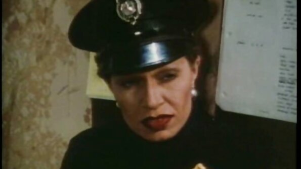 Die kurvige Brünette Mandy Muse wird im Fitnessstudio gefickt