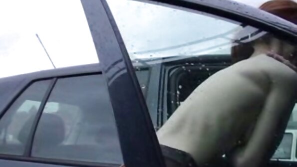 Lesbische MILFs essen sich leidenschaftlich aus