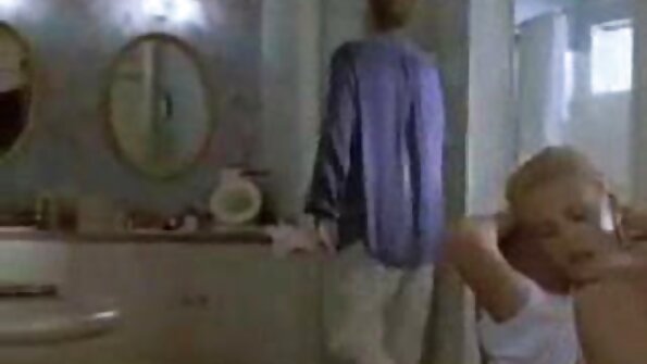 เสือภูเขา Slutty Ashlee Graham มีหัวนมที่น่าทึ่ง