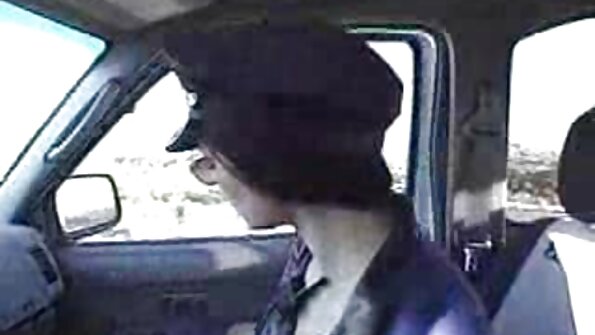 MILF und ihre Stieftochter ficken einen Perversen