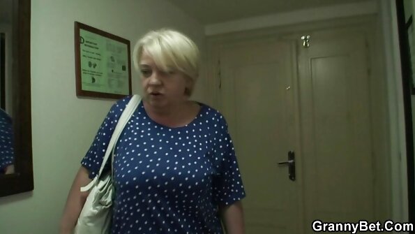 Die vollbusige Puma Julia Ann sieht toll aus in schwarzen Dessous