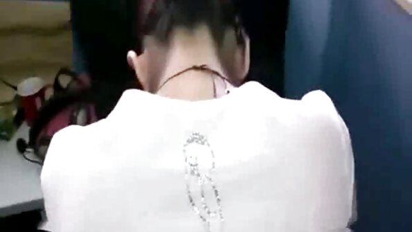 Cougar Aidra Fox sieht toll aus in ihren dunklen Dessous