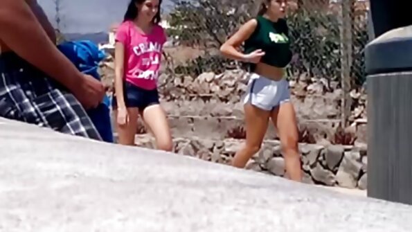 MILF Mandy Bright ใช้ของเล่นก่อนดิ๊กลง