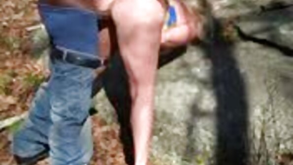 Sportbegeisterte Brünette wird in den Arsch gefickt