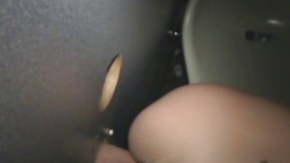 ลูกไก่เลสเบี้ยนสุดฮอตอวดและกินกัน